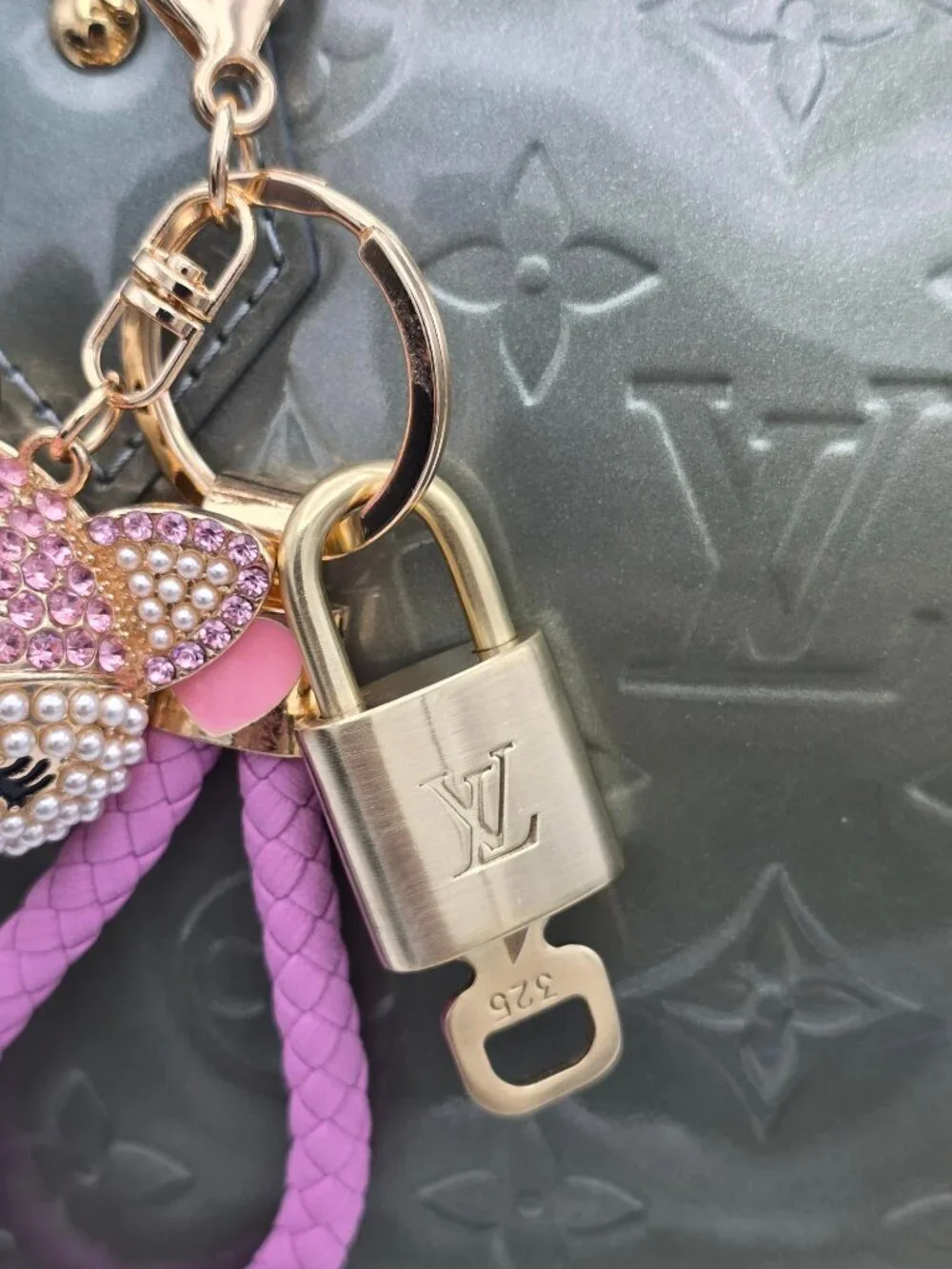 Authentic Louis Vuitton Gold Lock 🔒 Unbranded Fox Head Keychain Bag Charm LV - Picture 6 of 10
